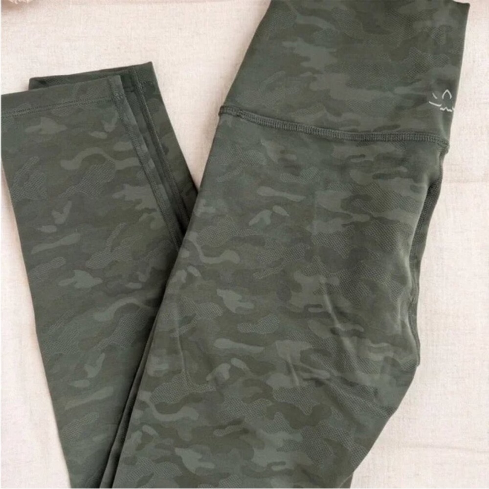 Beyond Yoga Olive Camouflage
Leggings, Eden Green Jacquard Camo - M